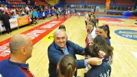 Umičević uručio šampionski pehar ŽRK Borac 2