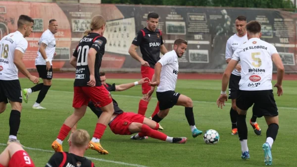 Kamenovan autobus fudbalera Čelika, Prva liga FBiH