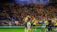 Stadion u Bredi utihnuo: Navijači NAC-a pružili podršku fudbaleru nakon tragedije