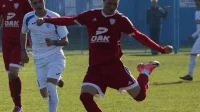 Asentić tuče na dva fronta